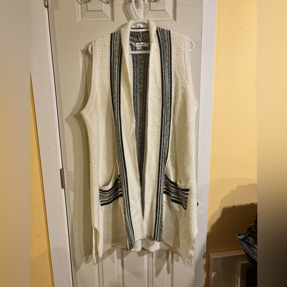 Simply Noelle Cream Sleeveless Open Cardigan with Black Stripe Trim